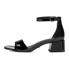 Sandale cu aspect lacuit si toc masiv