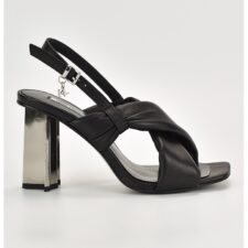 Sandale cu bretele incrucisate