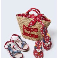 Sandale cu detalii in forma de floare