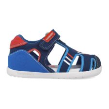 Sandale cu detaliu brodat