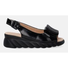 Sandale cu platforma si aspect lacuit