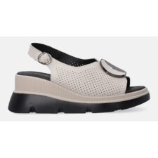 Sandale cu platforma si aspect perforat