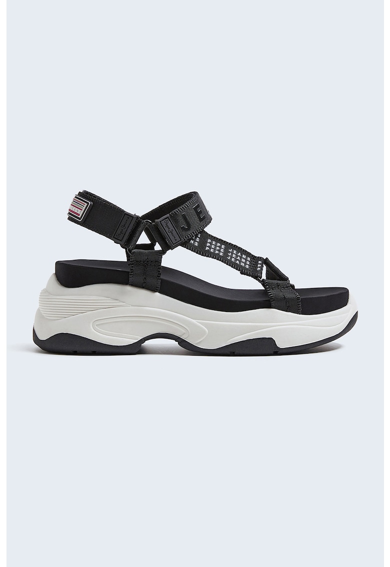 Sandale cu talpa wedge si aspect masiv 1 Sandale cu talpa wedge si aspect masiv