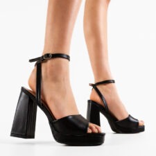 Sandale cu toc Johnna Negre