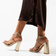 Sandale cu toc Paire Aurii
