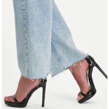 Sandale cu toc stiletto si aspect lacuit