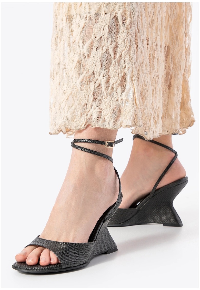 Sandale dama cu platforma - negre - piele ecologica - curele delicate - 1 Sandale dama cu platforma - negre - piele ecologica - curele delicate -