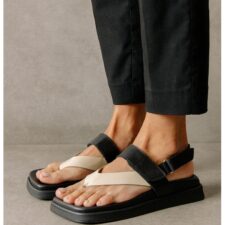 Sandale de piele cu bareta separatoare Decade