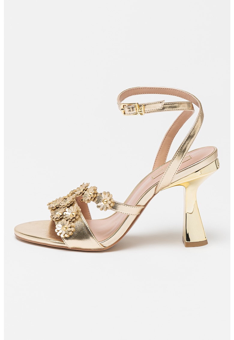 Sandale de piele ecologica cu aplicatii florale Lisa 1 Sandale de piele ecologica cu aplicatii florale Lisa