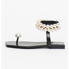 Sandale de piele ecologica cu bareta separatoare si margele Chateau