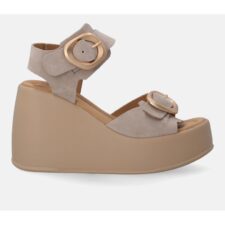 Sandale din piele intoarsa cu catarame supradimensionate