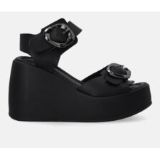 Sandale din piele naturala cu catarame supradimensionate