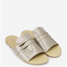 Sandale stil papuc dama bej din piele lacuita