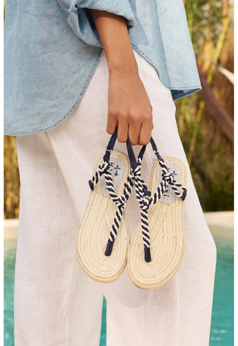 Sandale tesute cu bareta separatoare 1 Sandale tesute cu bareta separatoare